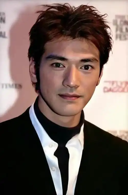 金城武和陈可辛的采访央视唯一盖章的亚洲第一帅