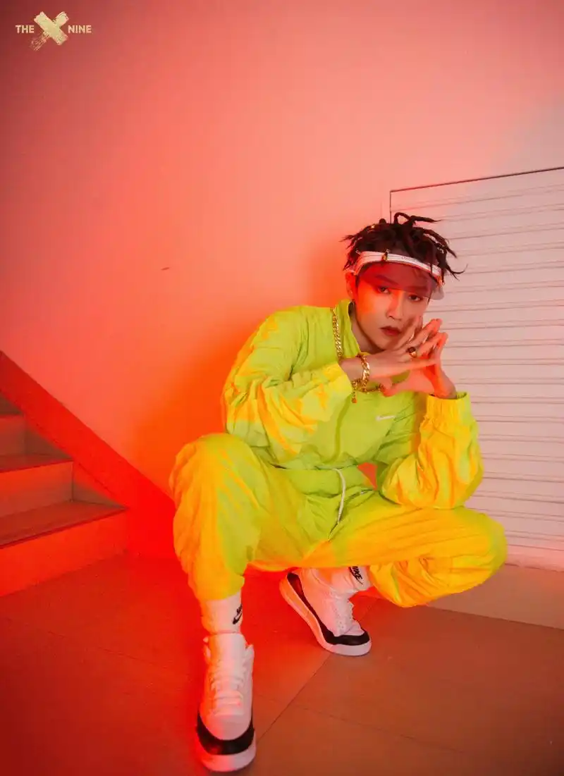 今日@the9_刘雨昕参加节目总决赛,荧光色运动套装潮动舞台,酣畅淋漓大