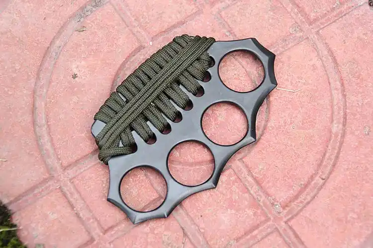 批发2013款新品 召唤者铁拳套 铁拳环 铁拳头 铁四指 防身用品