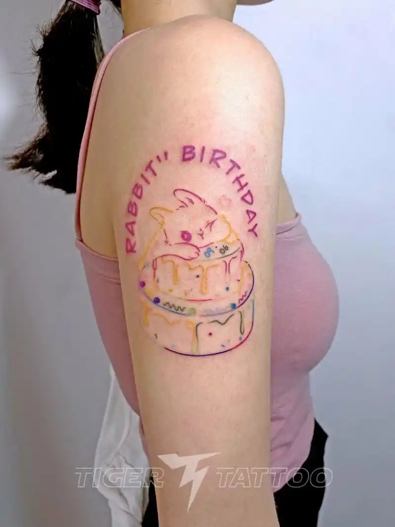 客人亲手设计的本命年纹身图|大臂兔子纹身 夸一夸这个纹身的设计者跟