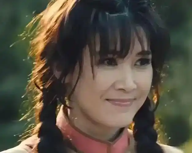 一身赘肉满脸褶子却要演扎麻花辫少女网友真不害臊