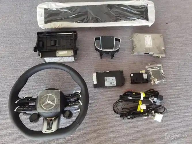 18款奔驰e300升级新款触摸屏主机实现人机交互系统