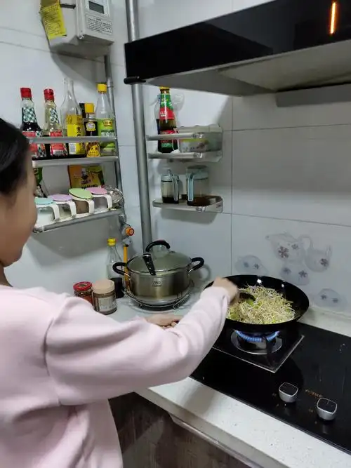 记朱琳汐假期劳动——我做菜,我快乐!