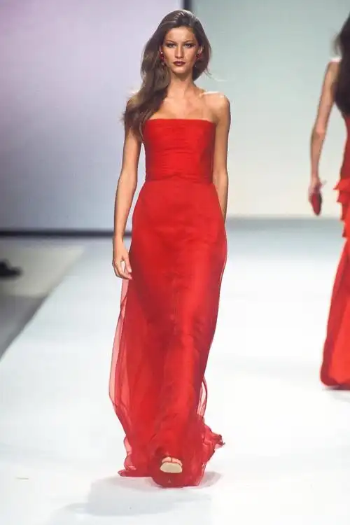 华伦天奴2000年秋冬大秀 当年华伦天奴的衣服真的美到没话说!