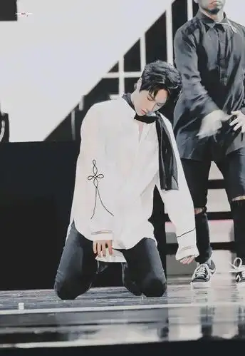 王一博的蒙眼舞真的是我心中top级别的!虽然出了意外但一点没影响