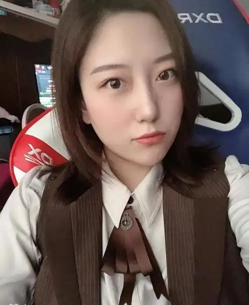 解说璨璨专访工作多证明自己被需要和认可