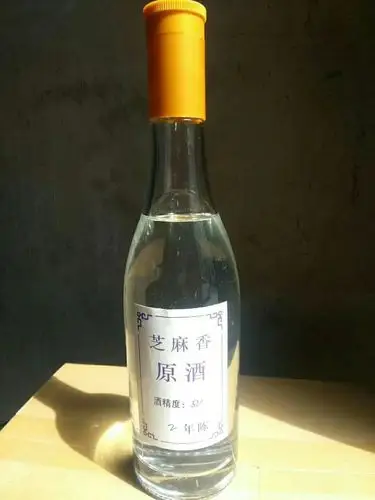 纯正,醇和细腻,香气谐调,余味悠长,风格典雅 芝麻香型白酒是以芝麻香