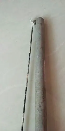 见识一下,左边是腐蚀后的镁棒,右边是新镁棒.