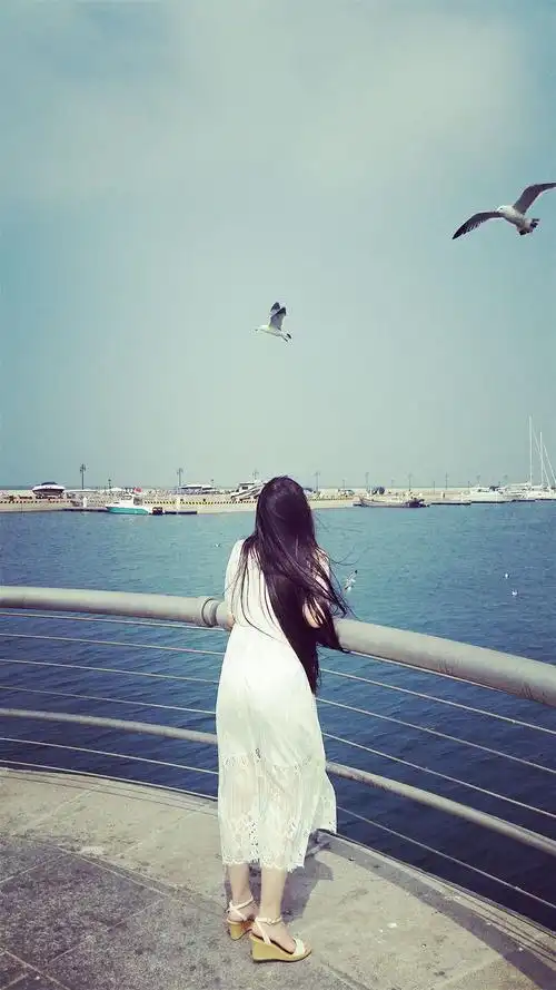 为何觉得长发女生背影特美