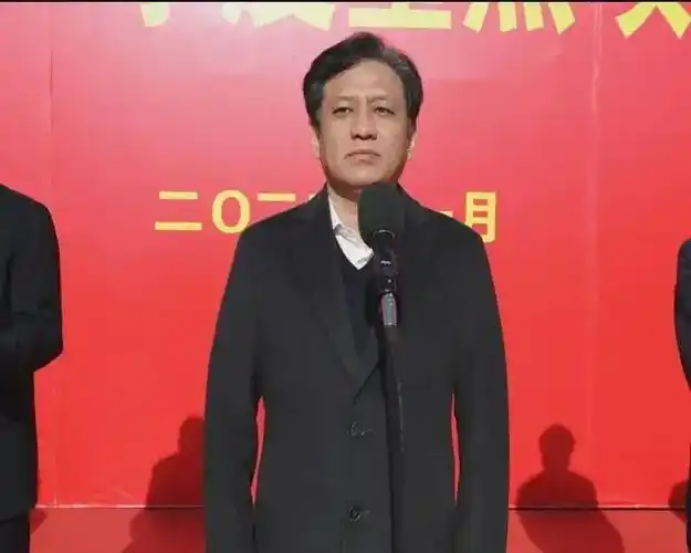 县委副书记荆富功主持,县上领导韩小青,王学智,薛耀东,吉俊伟,张阿俭