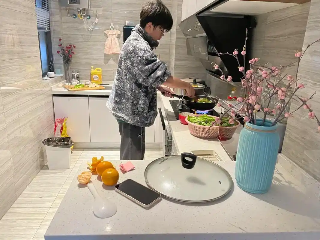 家有暧男初成长,会做饭的男孩最帅,有一种幸福,记录我的男孩第 - 抖音