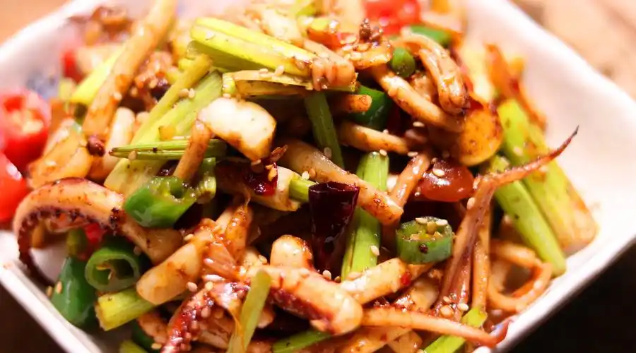 饭店大厨教你做一道干锅鱿鱼,真是太香了,讲解清晰详细