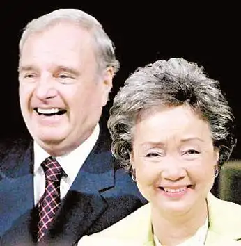 阿德里安娜·克拉克森 (adrienne clarkson) ,女,原名伍冰枝,生于香港