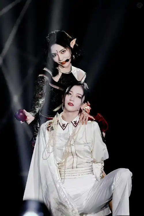 吴哲晗承认恋爱