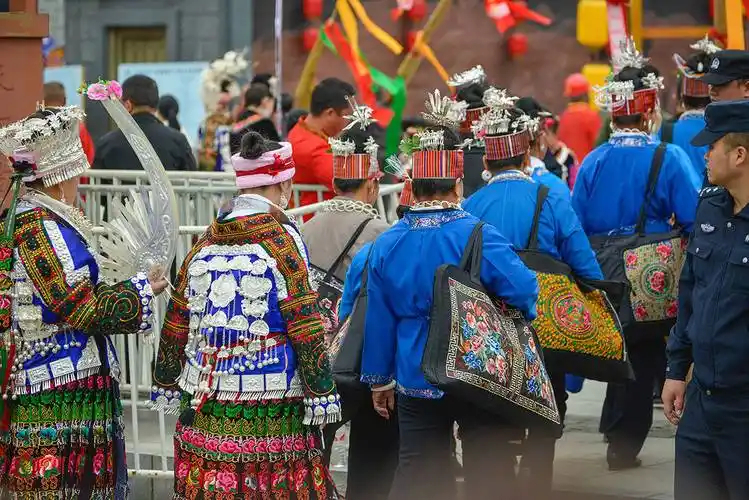 贵州黔东南台江姊妹节,苗族盛装巡游,一场难得的文化和视觉盛宴