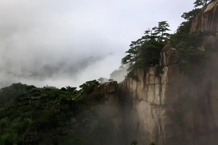 安徽:云海佛光为大美黄山锦上添花