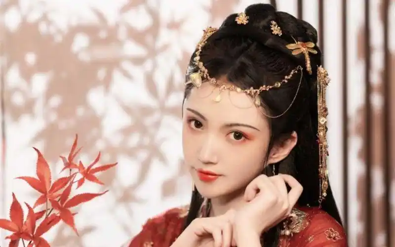 性感美女:妩媚古装美女红色薄纱风俗媚娘艺术写真照-小虾米