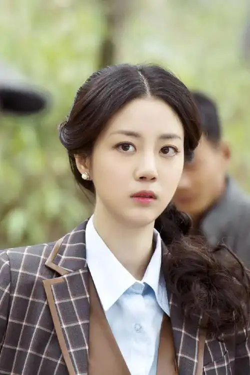 李溪芮《蜂鸟》剧照高清图片[8/8]_电视剧_美桌网