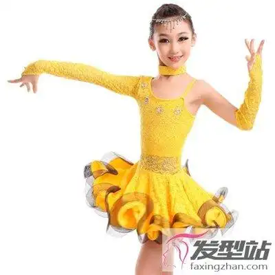 小女孩拉丁舞盘发发型这样盘发既活泼又气质