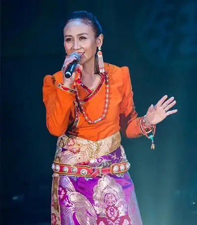 央金兰泽个人资料简介-歌手央金兰泽简历-央金兰泽出场费_星灿文化