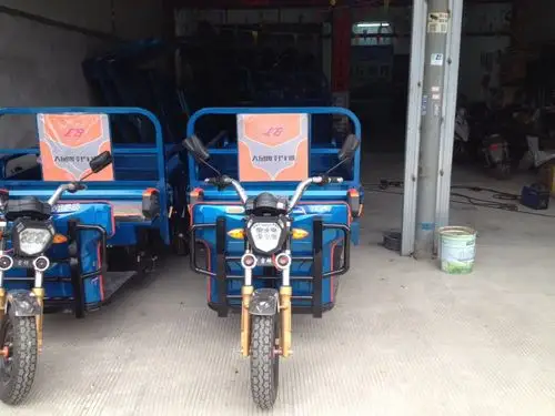本店批发零售电动三轮车,老年休闲车,明智选择是你我沟通的桥梁相信能