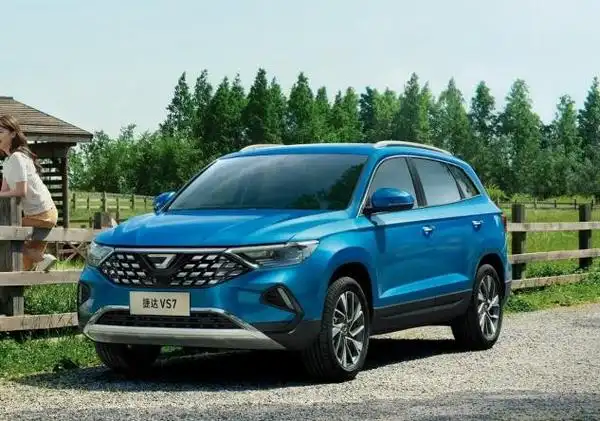 捷达vs5,其长宽高分别为4624/1841/1644mm,轴距2730mm,属于中型suv