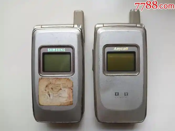 三星双屏翻盖手机一对