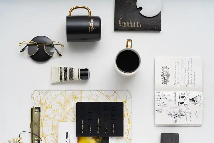 每日一图ins风办公桌面