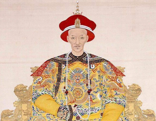 清朝十二位皇帝分别是努尔哈赤,皇太极,顺治,康熙,雍正,乾隆,嘉庆