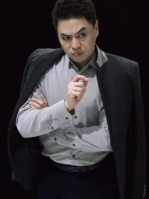 明日开票丨鼓楼西戏剧·荒诞现实主义话剧《我不是潘金莲》