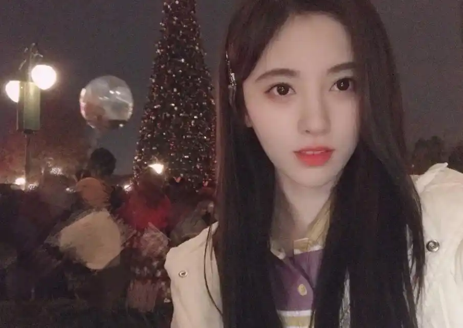 事实证明,"4000年一遇美女"称号,已经是鞠婧祎最后的遮羞布