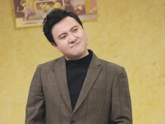 原创颜值碾压年轻演员,是小品界百亿影帝,沈腾喜剧天赋秒杀周星驰!