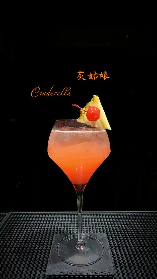 无酒精鸡尾酒:灰姑娘(cinderella)少了酒精的刺激,让人感觉很平淡,故