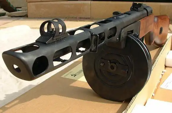 索米冲锋枪和"波波沙"区别,其实很好辨认!