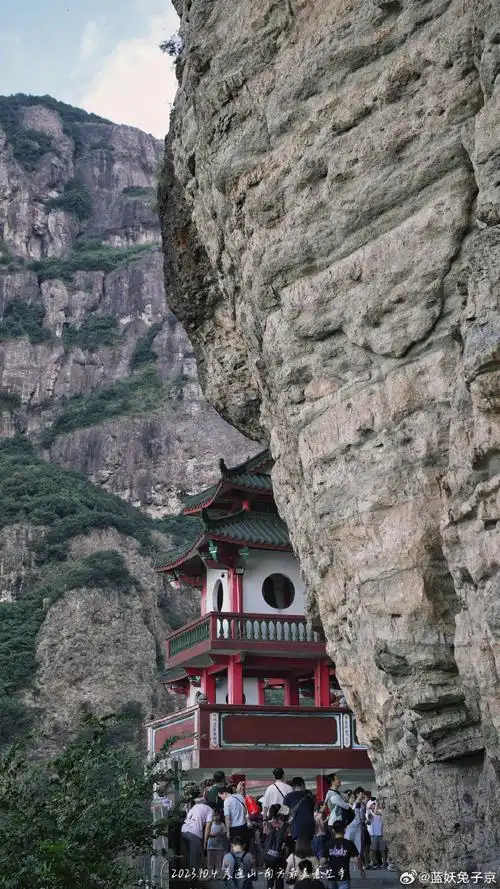 福建平和县灵通山-南方最美悬空寺,爬了一个多小时吧,终于见到了屹立