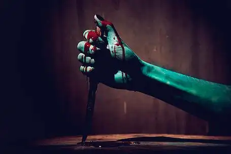 万圣节概念有血性捅死手刀