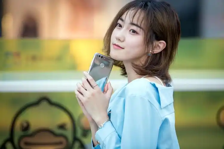 七夕节撩妹利器华为nova2plus魔镜版美女街拍