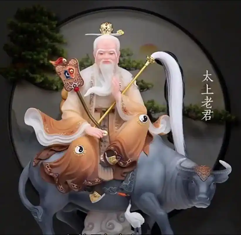 太上老君,又称道德天尊,是道教"三清"尊神之一,与元始天尊