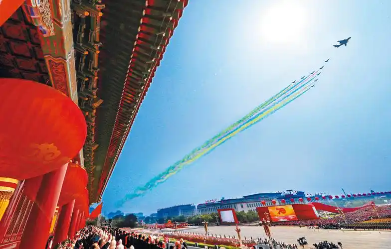 2019年10月1日,庆祝中华人民共和国成立70周年阅兵仪式上,领队机梯队