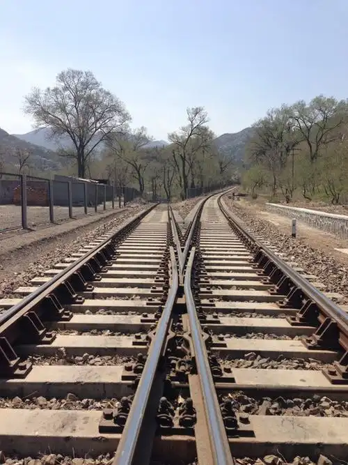 人字形铁路的分叉口(苹果iphone 5)