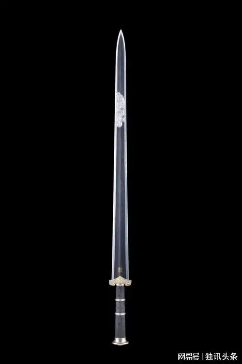 故纸堆x剑村掌门人铸剑师胡小军推出3d数字藏品天铁太阿剑