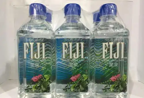 斐泉fiji water 新货斐济天然矿泉水500ml*24瓶 pk湾蓝