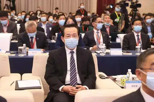 2021亚信金融峰会主论坛在济南举行陈元致辞