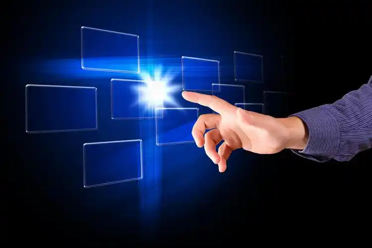 手指触碰空中屏幕蓝色发光屏幕互联网平台