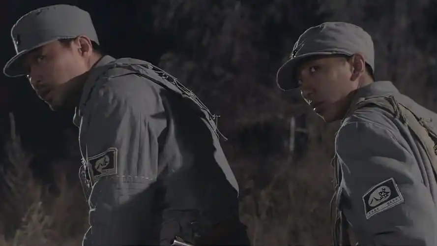 战火兵魂俘兵贼心不死深夜准备逃跑一回头立马怂了