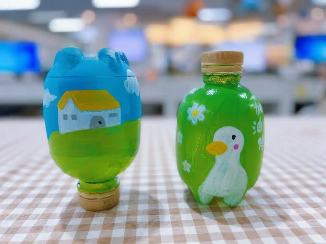 矿泉水瓶自制沙锤,有一丢丢好看哎