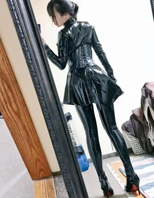 达斯维达胶衣cos一转身果然没让人失望网友请把双腿合拢