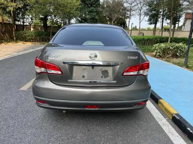 日产轩逸07全款3.68万 公里时数:8万公里 车辆排量:1.6l 上牌时间:2