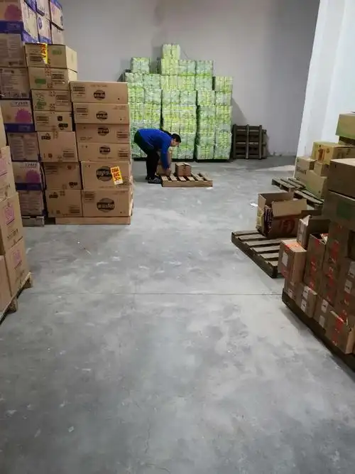 休闲食品仓库整理
