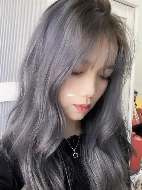 极光灰棕  #灰蓝色发色  #漂发  趁冬天给自己染了个灰蓝色的头发!